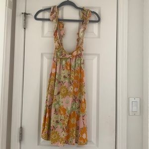 Mini dress with straps that cross in the back